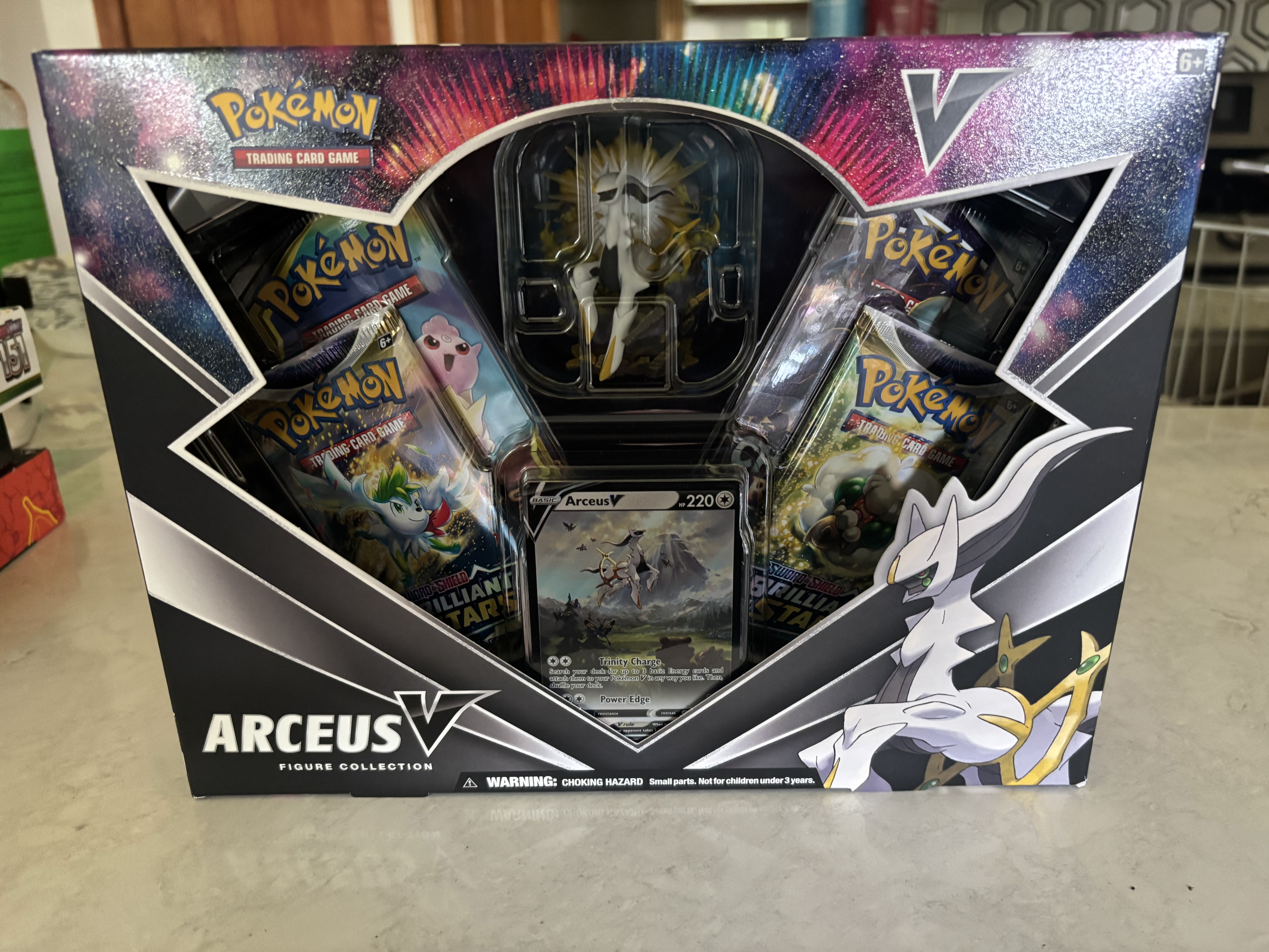 Arceus V Figure Collection Box (4 Booster Packs)